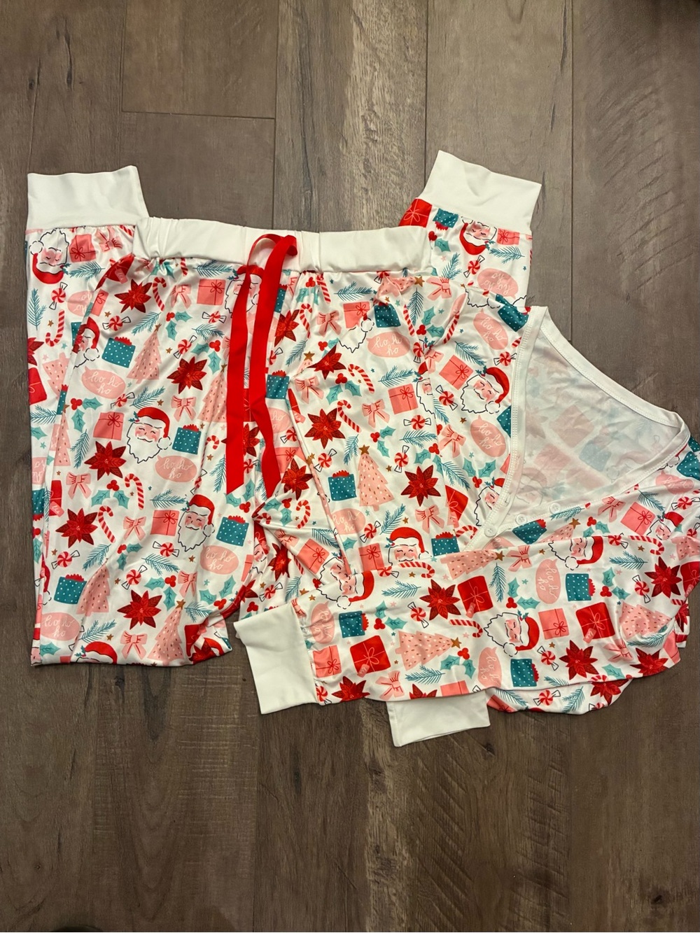 NWOT!! Holiday Santa & Gifts Women's Pajama Set - Red/White